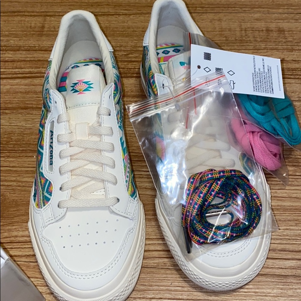 Adidas Arizona Tea Sneakers - Picture 3 of 8